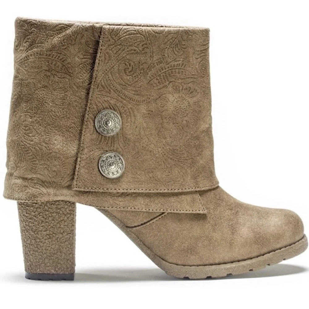NWOT Muk Luks Chris Embossed Cuff Boots - Picture 1 of 6